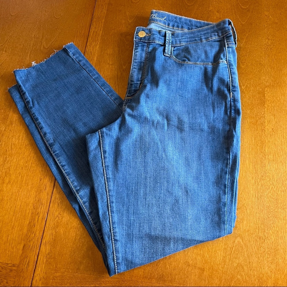 Universal threads frayed bottom jeans